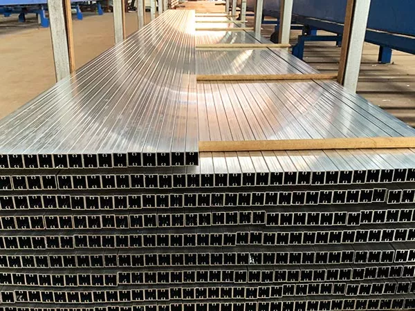 Felt strips and spacer sleeves for aluminum extruion